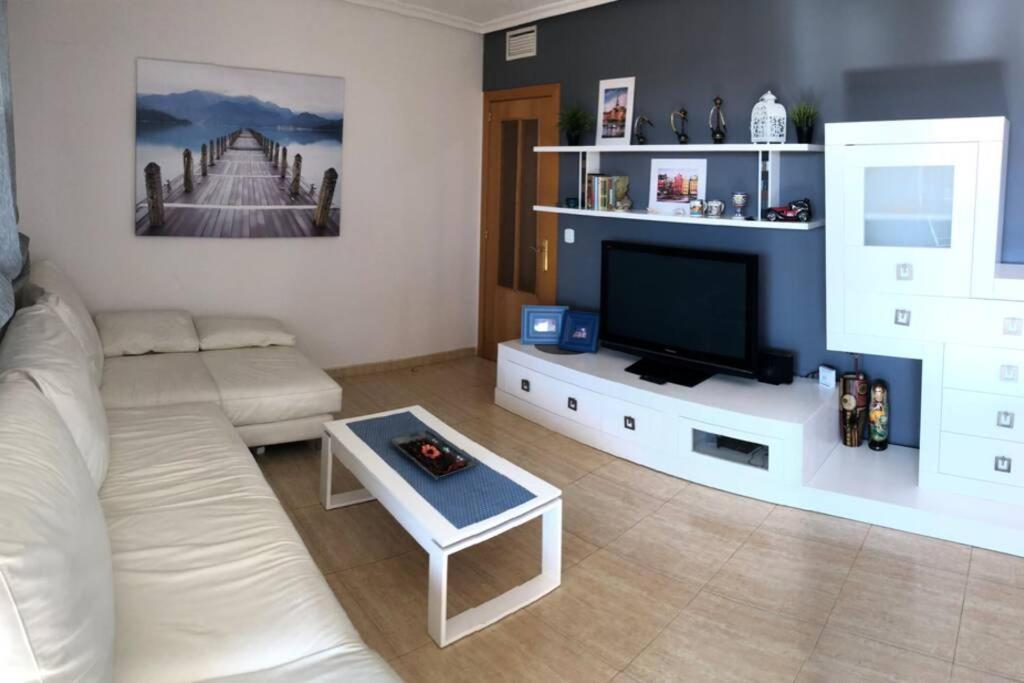 אליקאנטה Beautiful Apartment With Swimming Pool And Beach מראה חיצוני תמונה